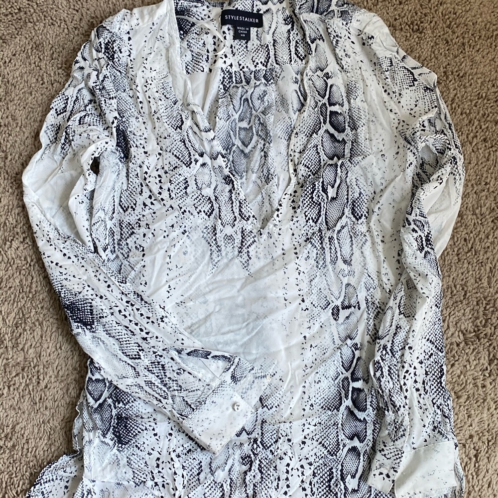 Snakeskin blouse💕